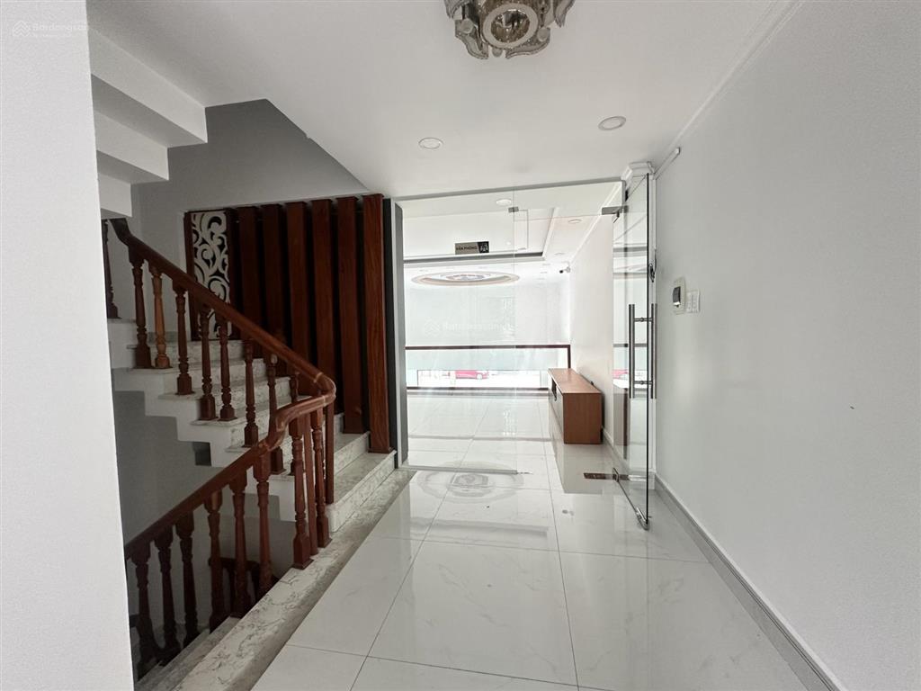 Nhà sổ sẳn hoàn công, đường hoàng hoa thám khu phố bds tài chính, cực sầm uất với rất nhiều vp. cty