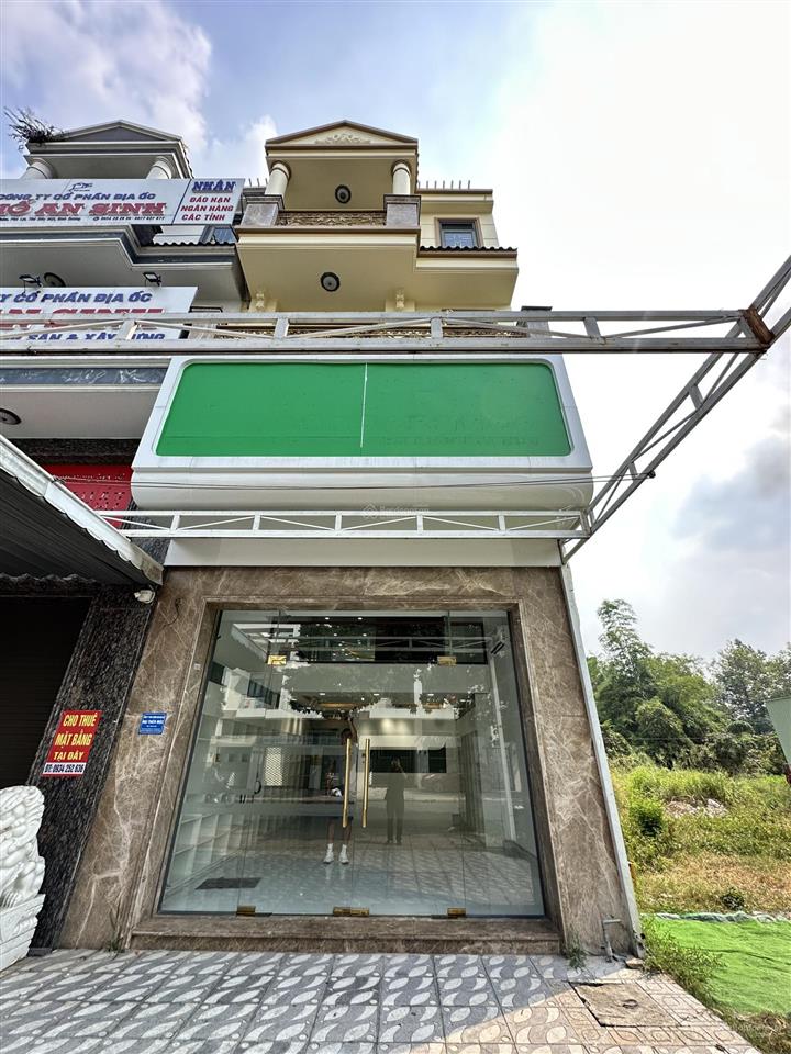 Nhà sổ sẳn hoàn công, đường hoàng hoa thám khu phố bds tài chính, cực sầm uất với rất nhiều vp. cty