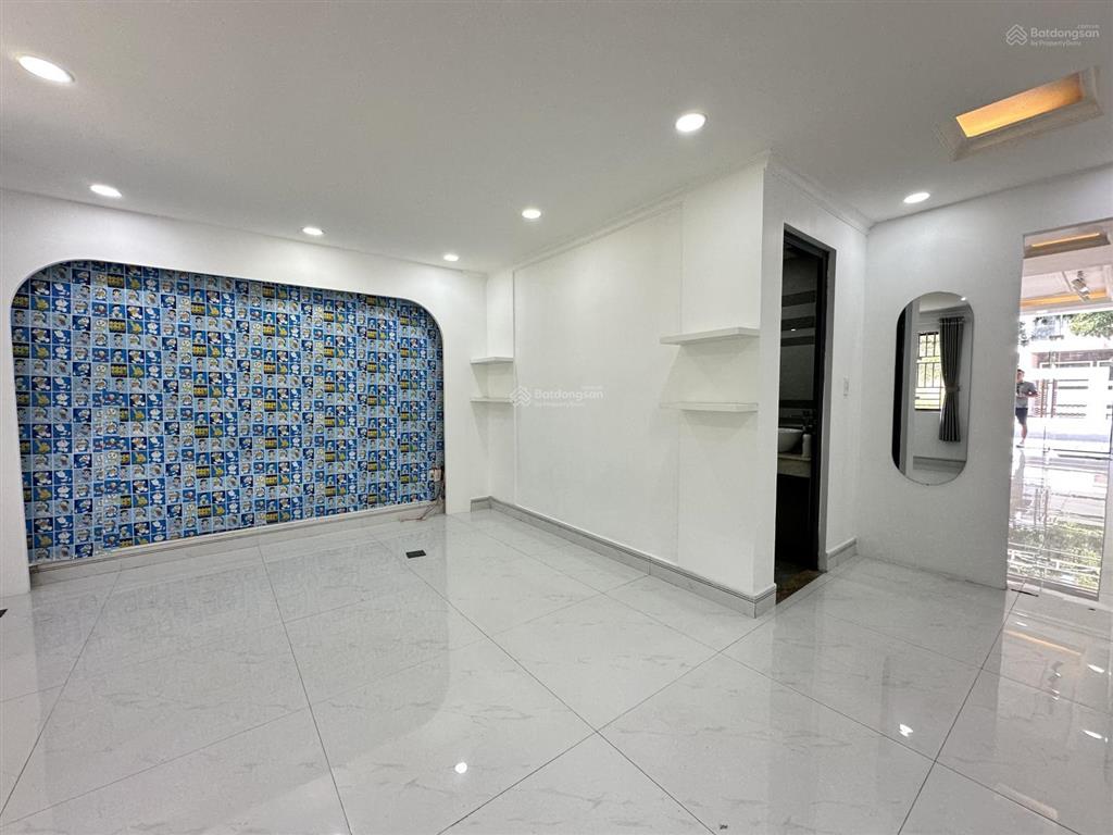 Nhà sổ sẳn hoàn công, đường hoàng hoa thám khu phố bds tài chính, cực sầm uất với rất nhiều vp. cty