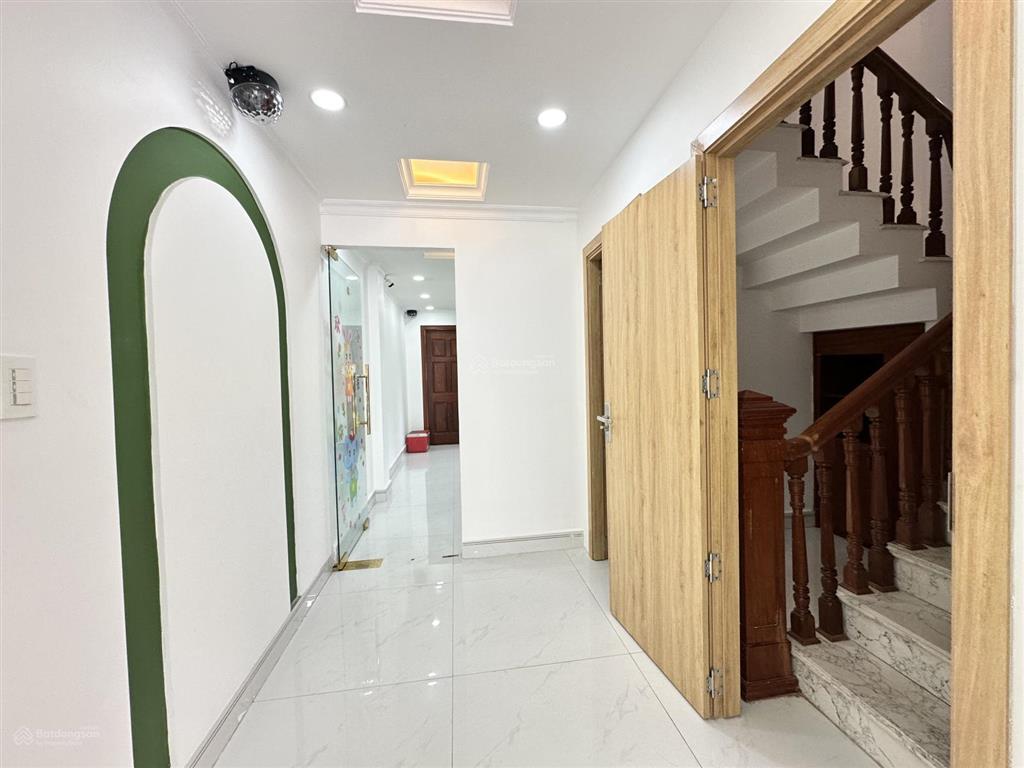 Nhà sổ sẳn hoàn công, đường hoàng hoa thám khu phố bds tài chính, cực sầm uất với rất nhiều vp. cty