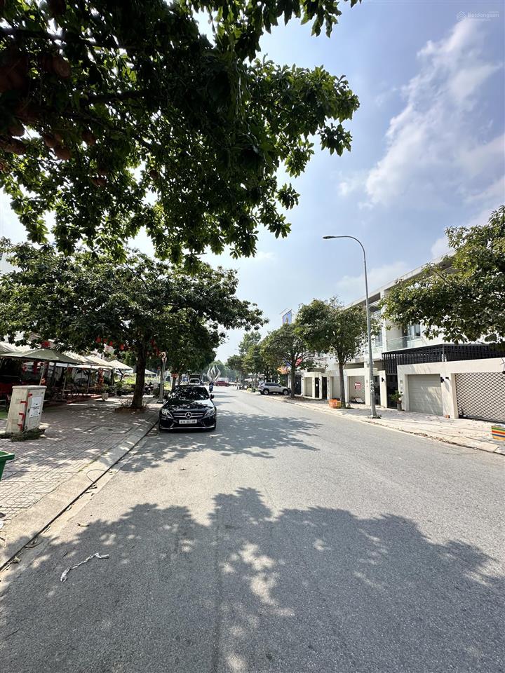 Nhà sổ sẳn hoàn công, đường hoàng hoa thám khu phố bds tài chính, cực sầm uất với rất nhiều vp. cty