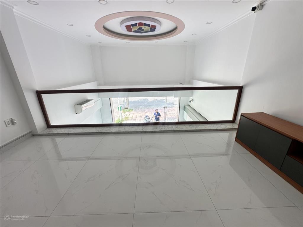 Nhà sổ sẳn hoàn công, đường hoàng hoa thám khu phố bds tài chính, cực sầm uất với rất nhiều vp. cty