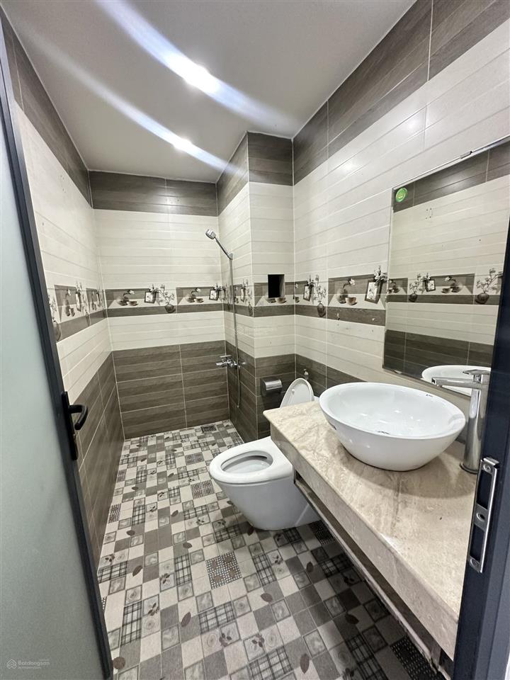 Nhà sổ sẳn hoàn công, đường hoàng hoa thám khu phố bds tài chính, cực sầm uất với rất nhiều vp. cty