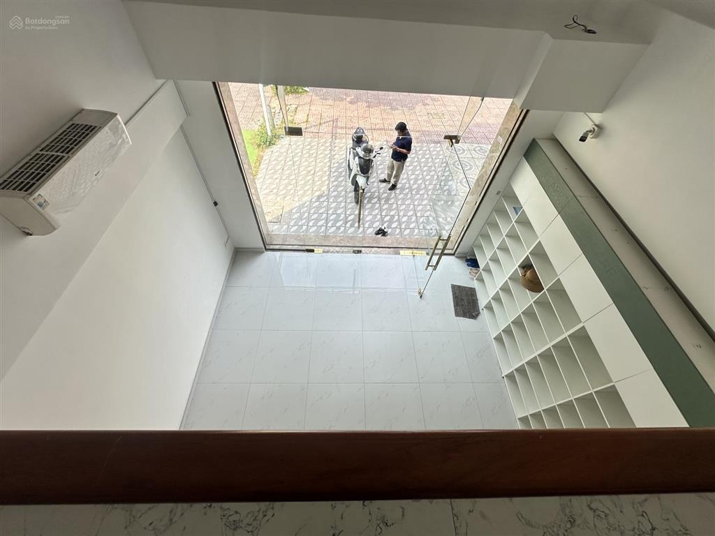 Nhà sổ sẳn hoàn công, đường hoàng hoa thám khu phố bds tài chính, cực sầm uất với rất nhiều vp. cty