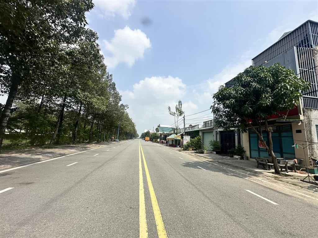 Tặng căn nhà cấp 4 kinh doanh được. vị trí vip đường số 1. view toà tháp đôi, siêu thị aeon, visip2