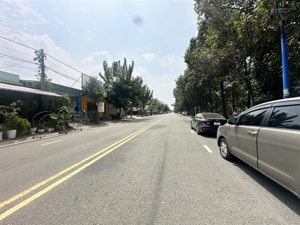 Tặng căn nhà cấp 4 kinh doanh được. vị trí vip đường số 1. view toà tháp đôi, siêu thị aeon, visip2