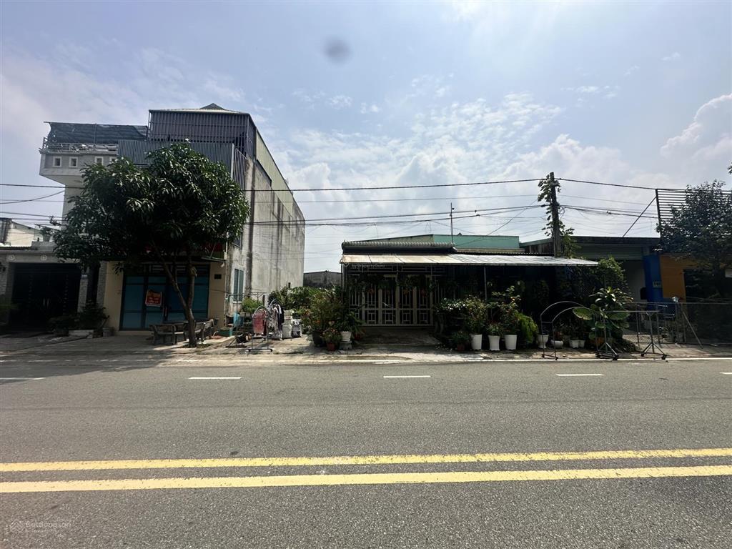 Tặng căn nhà cấp 4 kinh doanh được. vị trí vip đường số 1. view toà tháp đôi, siêu thị aeon, visip2