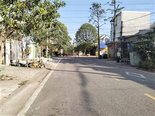 Căn nhà cũ ngộp tại thành phố mới. nhà cấp 4 gần chợ phú chánh, dt 100m2. gần kcn kim huy, đại đăng