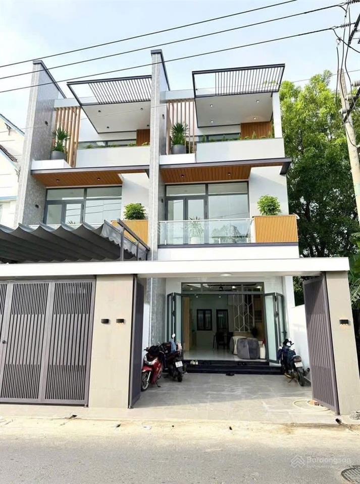 Nhà đẹp dx043 đối diện cổng hiệp thành 3. làm nhà văn phòng, công ty đẹp, 3pn+3wc. sân xe bán tải