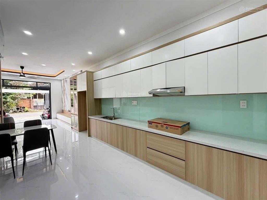 Nhà đẹp dx043 đối diện cổng hiệp thành 3. làm nhà văn phòng, công ty đẹp, 3pn+3wc. sân xe bán tải