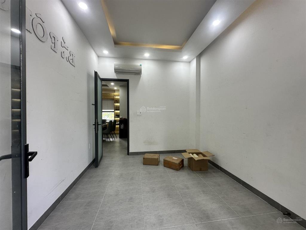 Căn nhà chánh nghĩa giá ngộp, 4pn3wc. đang có dòng tiền 12tr/th. giá 3,2tỷ. nhà đẹp, gần phố đi bộ