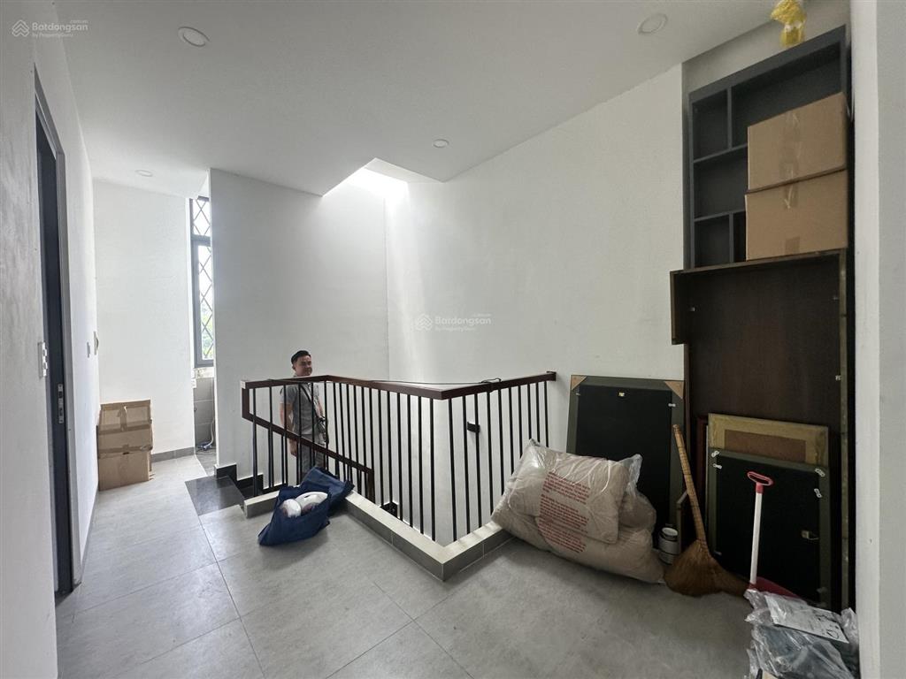 Căn nhà chánh nghĩa giá ngộp, 4pn3wc. đang có dòng tiền 12tr/th. giá 3,2tỷ. nhà đẹp, gần phố đi bộ