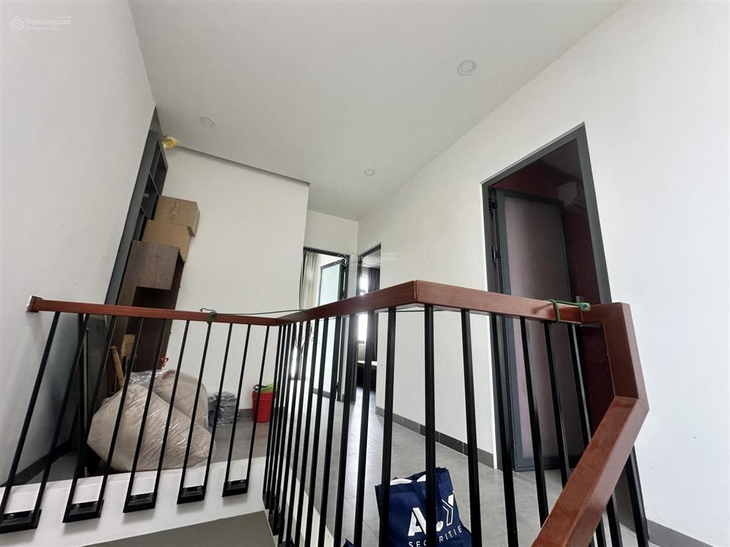 Căn nhà chánh nghĩa giá ngộp, 4pn3wc. đang có dòng tiền 12tr/th. giá 3,2tỷ. nhà đẹp, gần phố đi bộ