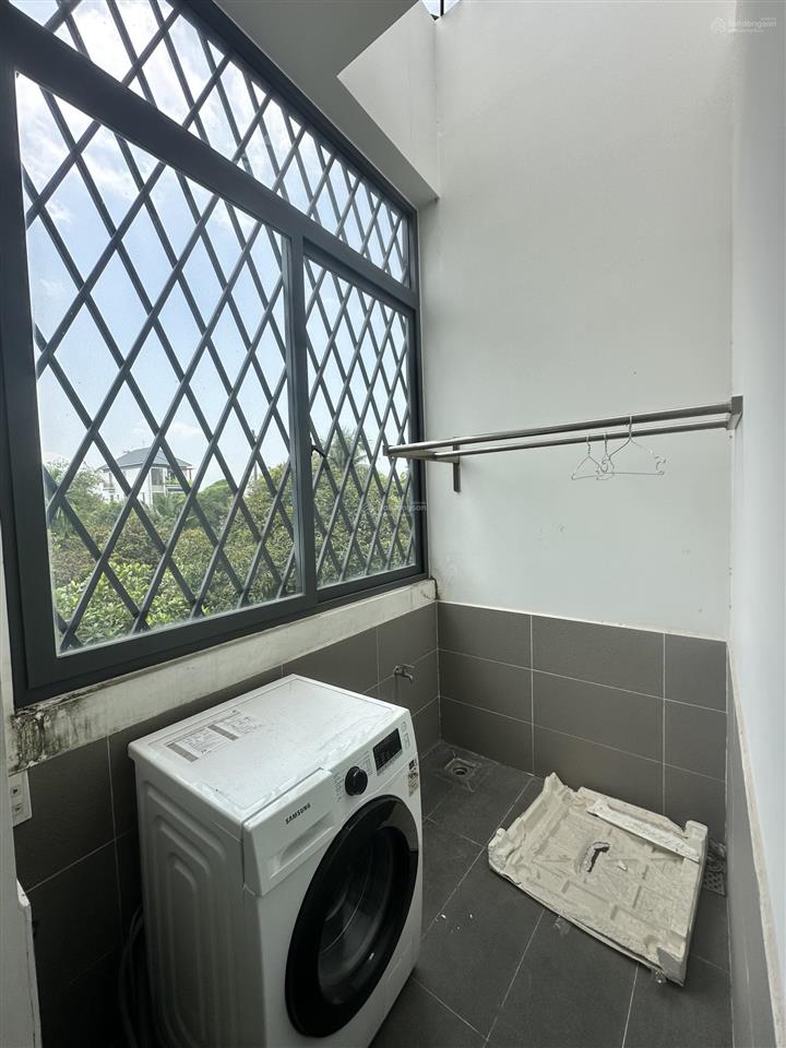 Căn nhà chánh nghĩa giá ngộp, 4pn3wc. đang có dòng tiền 12tr/th. giá 3,2tỷ. nhà đẹp, gần phố đi bộ