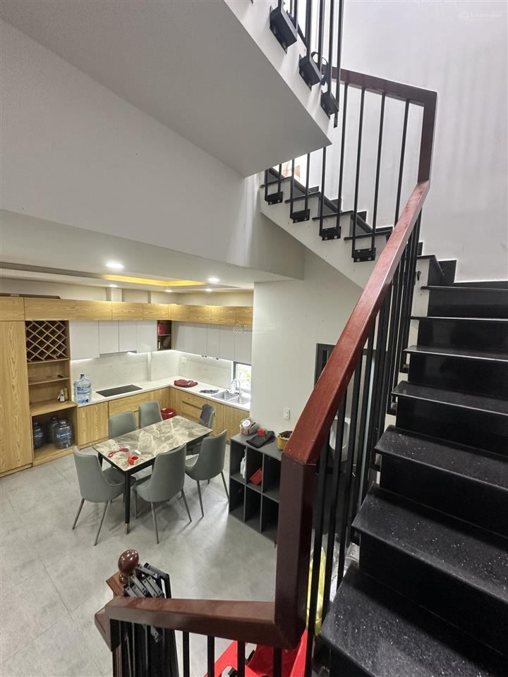 Căn nhà chánh nghĩa giá ngộp, 4pn3wc. đang có dòng tiền 12tr/th. giá 3,2tỷ. nhà đẹp, gần phố đi bộ
