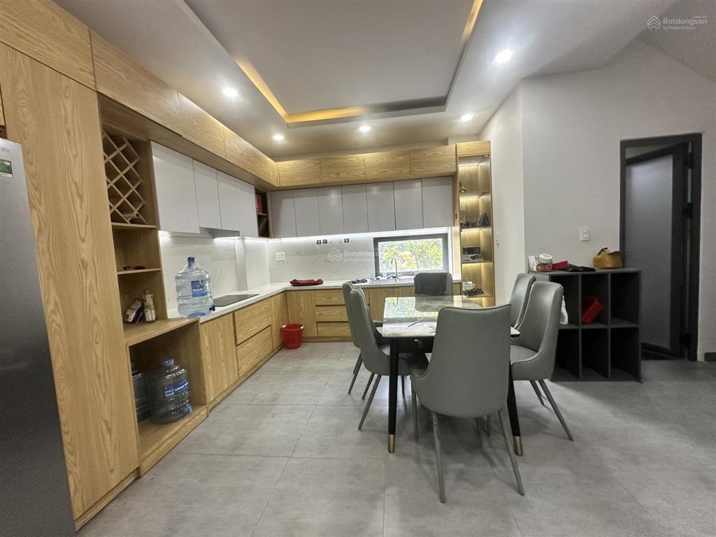 Căn nhà chánh nghĩa giá ngộp, 4pn3wc. đang có dòng tiền 12tr/th. giá 3,2tỷ. nhà đẹp, gần phố đi bộ
