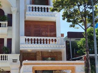 Ngộp cần bán gấp, nhà biệt thự full nội thất 4pn. nội thất vip đồ gỗ tốt, kinh doanh cực đẹp