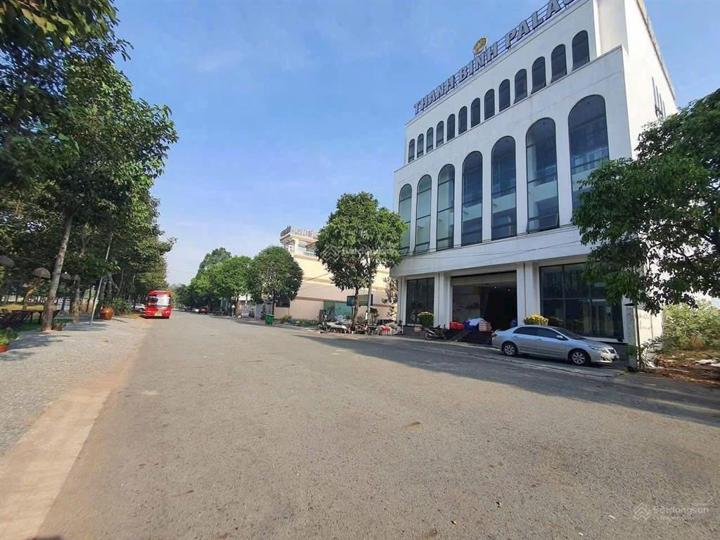 Lô đất cực đẹp 10x30 full thổ cư. đối diện trung tâm thành phố mới, khu tam giác vàng. giá 9tỷ