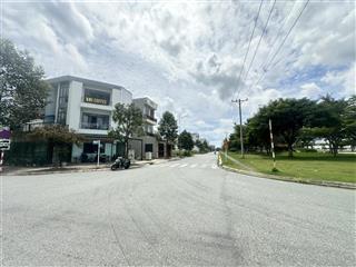 Lô đất cực đẹp kế bên kcn visip2. gần đường dân chủ, kinh doanh được ngay.kế góc 3 mặt thoáng