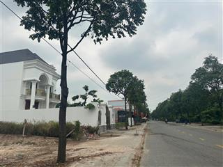 Giảm giá 1tỷ bán 10x30 full thổ cư. view toà tháp đôi trung tâm thành phố mới, cách aeon mall 300m