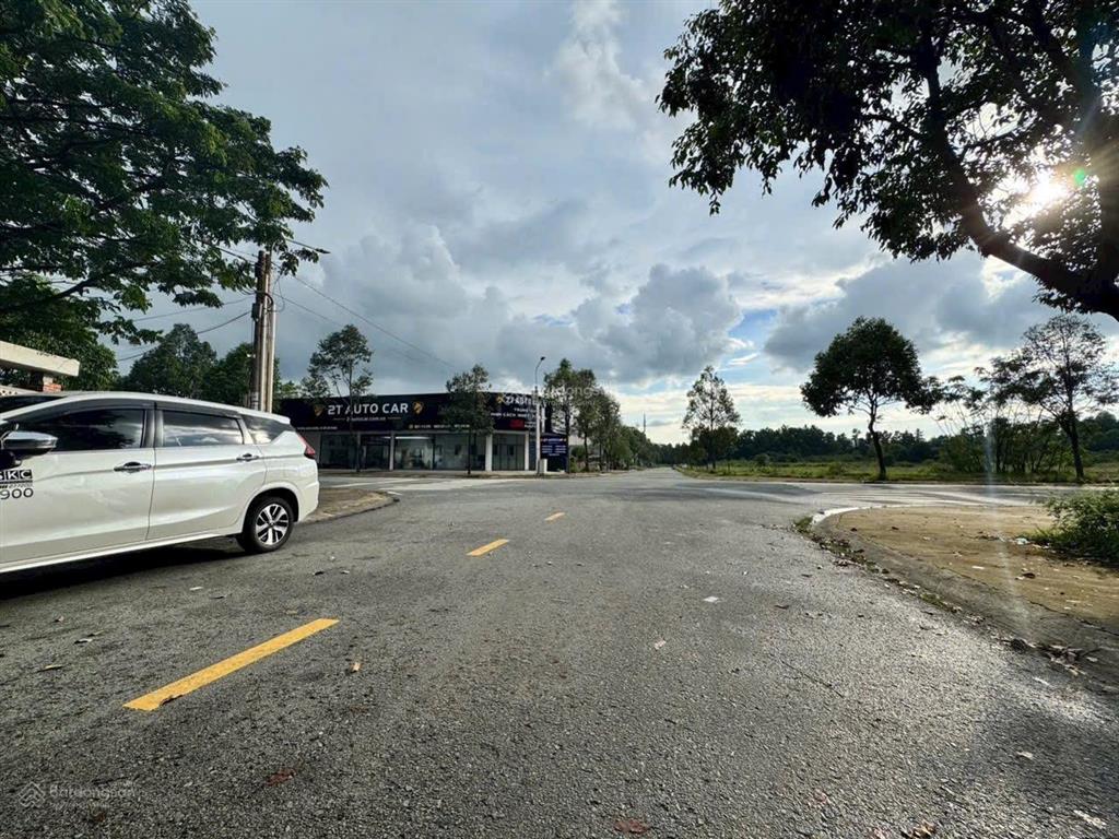 Bán đất vị trí vàng cách ga metro vòng xoay a1 chu văn an, trường học ngô thời nhiệm 100m