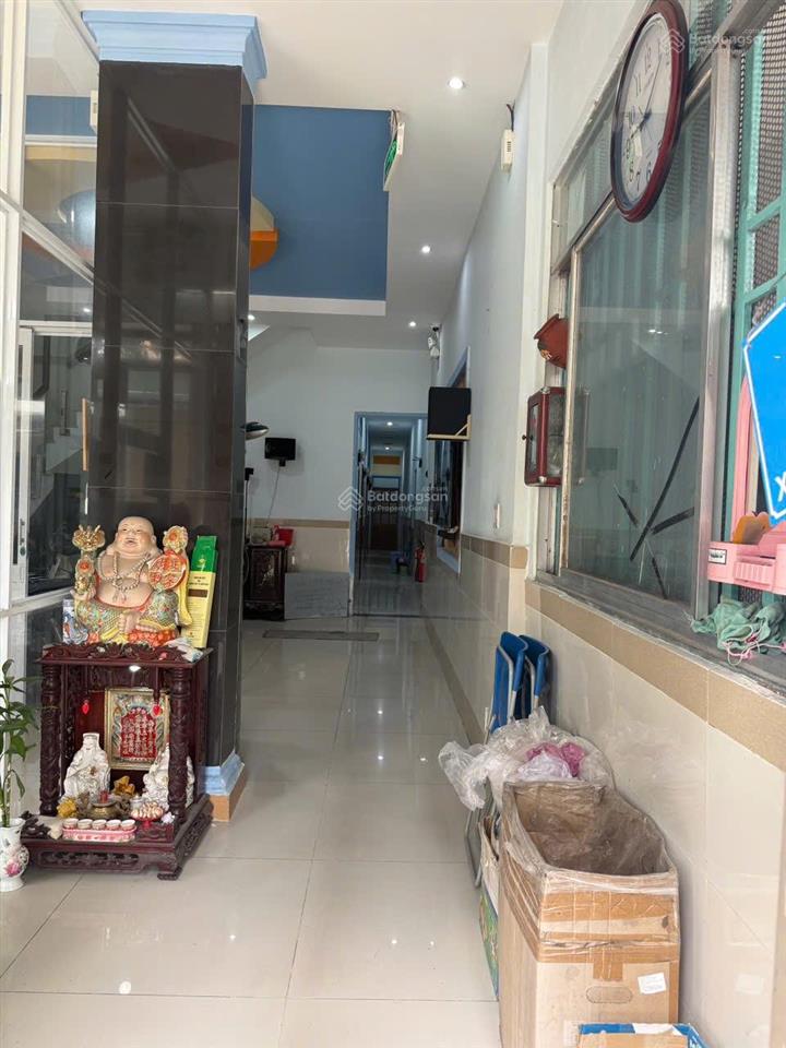 Bds ngộp cần bán nhà nghĩ 11phòng khai thác ổn, diện tích 5,7x30 full xây dựng 1trệt lầu , giá 4,5t