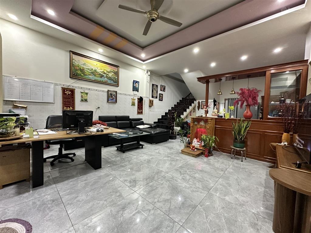 Căn nhà 2 tầng ngộp cần bán gấp tại phú lợi thủ dầu một. dt 6x22 tc90m2. 1trệt 1 lầu 3pn3wc