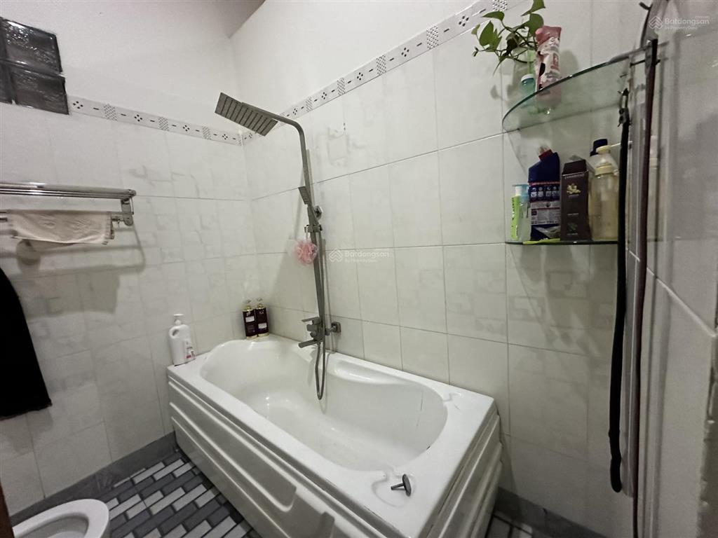 Căn nhà 2 tầng ngộp cần bán gấp tại phú lợi thủ dầu một. dt 6x22 tc90m2. 1trệt 1 lầu 3pn3wc