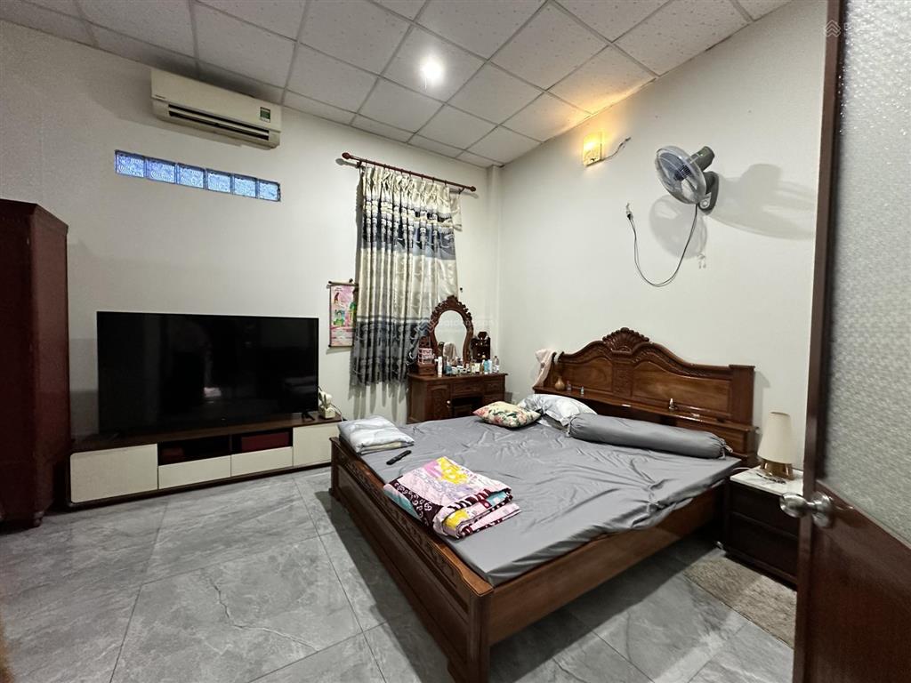 Căn nhà 2 tầng ngộp cần bán gấp tại phú lợi thủ dầu một. dt 6x22 tc90m2. 1trệt 1 lầu 3pn3wc