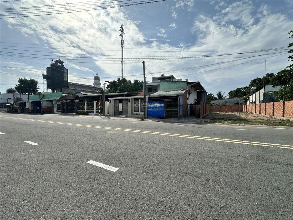Lô đất cực đẹp gần ga metro, trung tâm thương mại, trường nguyễn khuyến, diện tích 240m2 tc 175m