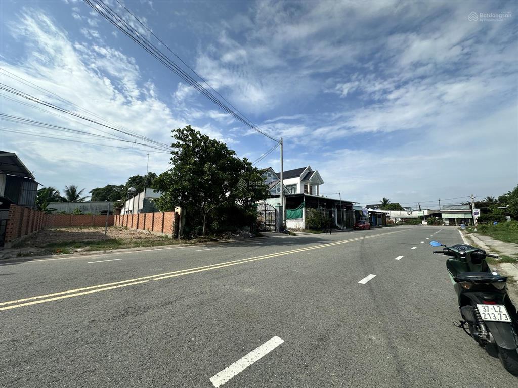 Lô đất cực đẹp gần ga metro, trung tâm thương mại, trường nguyễn khuyến, diện tích 240m2 tc 175m