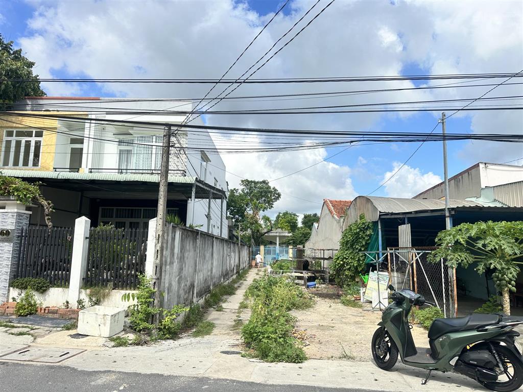 Bán đất gần chợ phú mỹ kinh doanh buôn bán ngay, đường dx026 3 góc 3 mặt thoáng, xây nhà cực đẹp