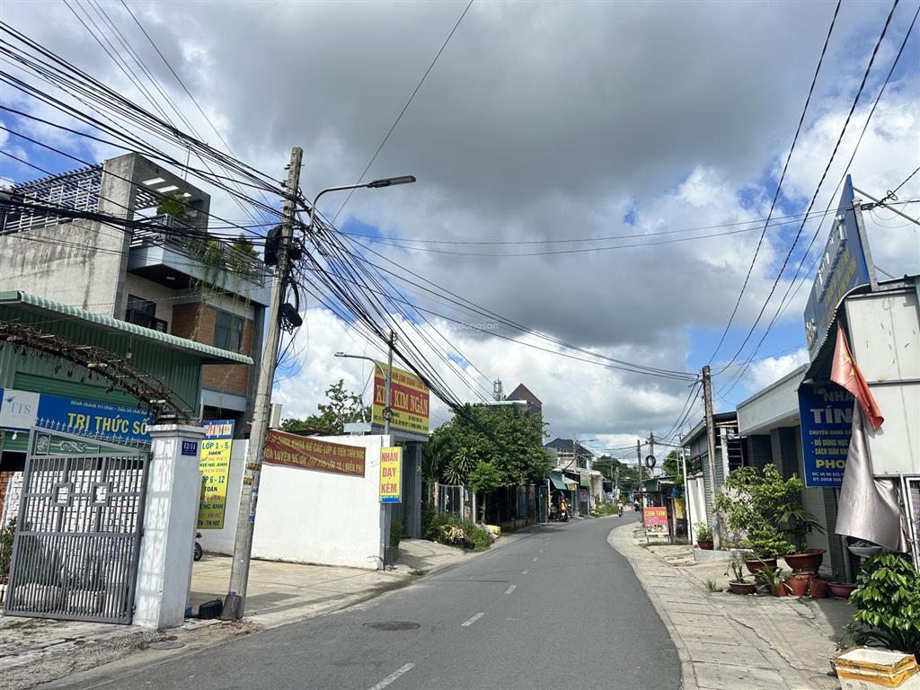 Bán đất gần chợ phú mỹ kinh doanh buôn bán ngay, đường dx026 3 góc 3 mặt thoáng, xây nhà cực đẹp