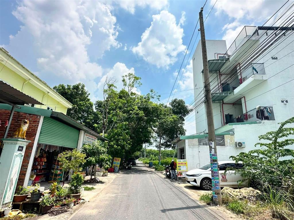 Bđs dòng tiền thu 140tr/th tại p.hoà lợi kế bên thành phố mới, sổ sẵn hoàn công 1162m2 giá chỉ 19,5