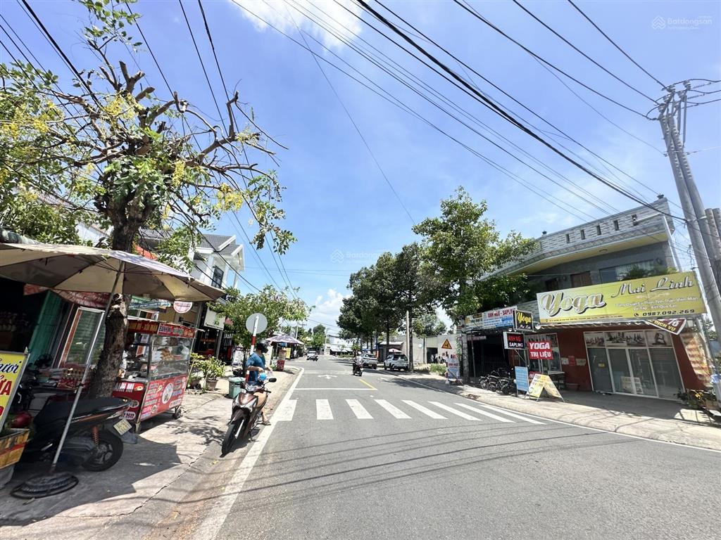 Bán đất vị trí trung tâm kinh doanh buôn bán, làm văn phòng công ty kết hợp ở, dt 100m2, giá 2ty590