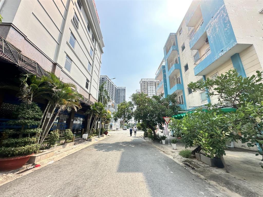Nhà phố 3 mặt tiền khu phố hoa, đang cho thuê dòng tiền 45tr/th, giá bán gấp 8,8 tỷ ở thành phố mới