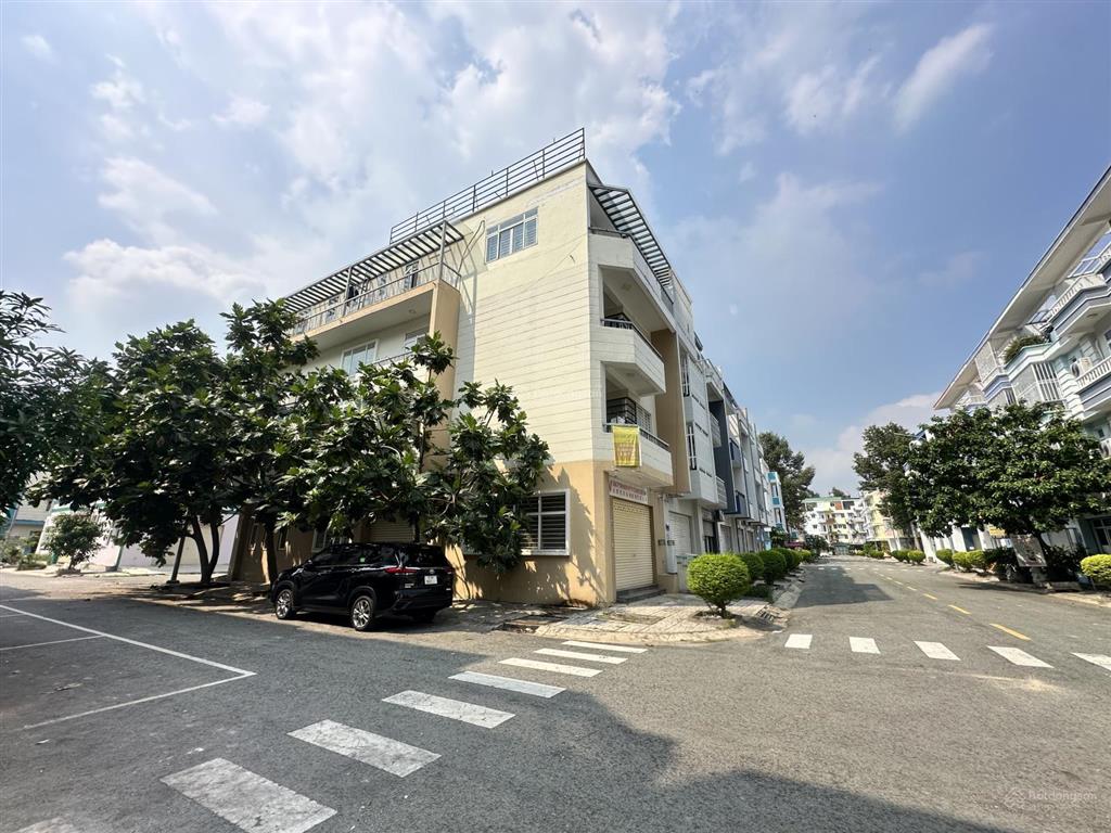 Nhà phố 3 mặt tiền khu phố hoa, đang cho thuê dòng tiền 45tr/th, giá bán gấp 8,8 tỷ ở thành phố mới