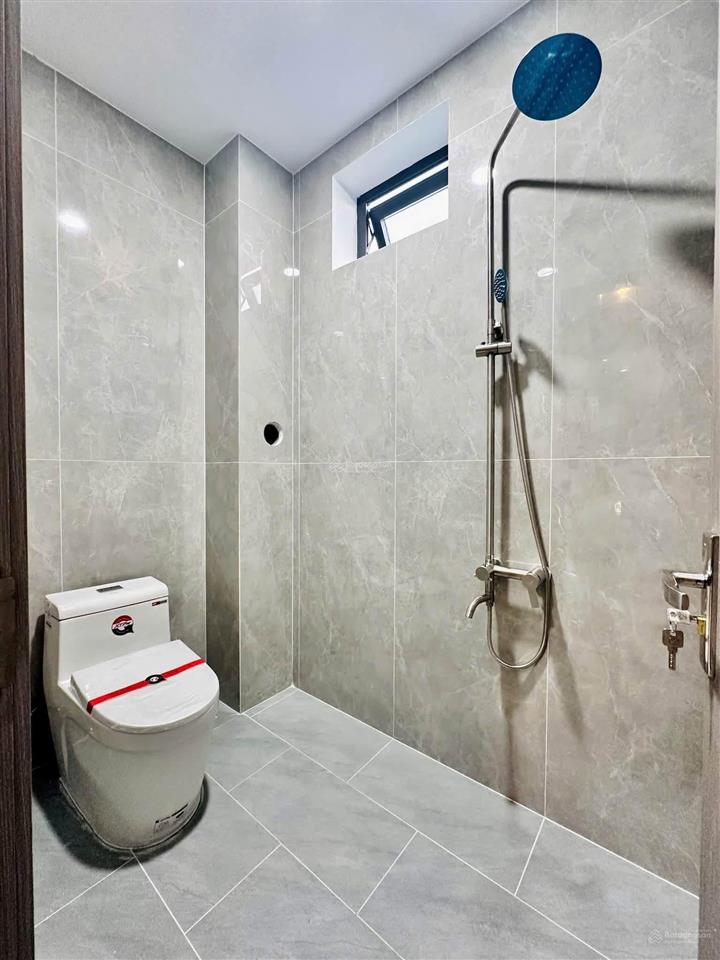 Nhà phú hoà 3 tầng 4pn 3wc nội thất xịn, trung tâm thủ dầu một, ở kết hợp văn phòng, đường nhựa 5m