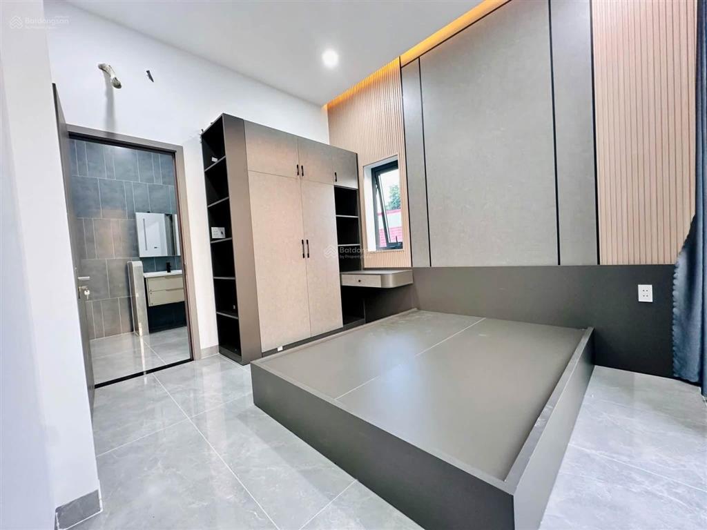 Nhà phú hoà 3 tầng 4pn 3wc nội thất xịn, trung tâm thủ dầu một, ở kết hợp văn phòng, đường nhựa 5m