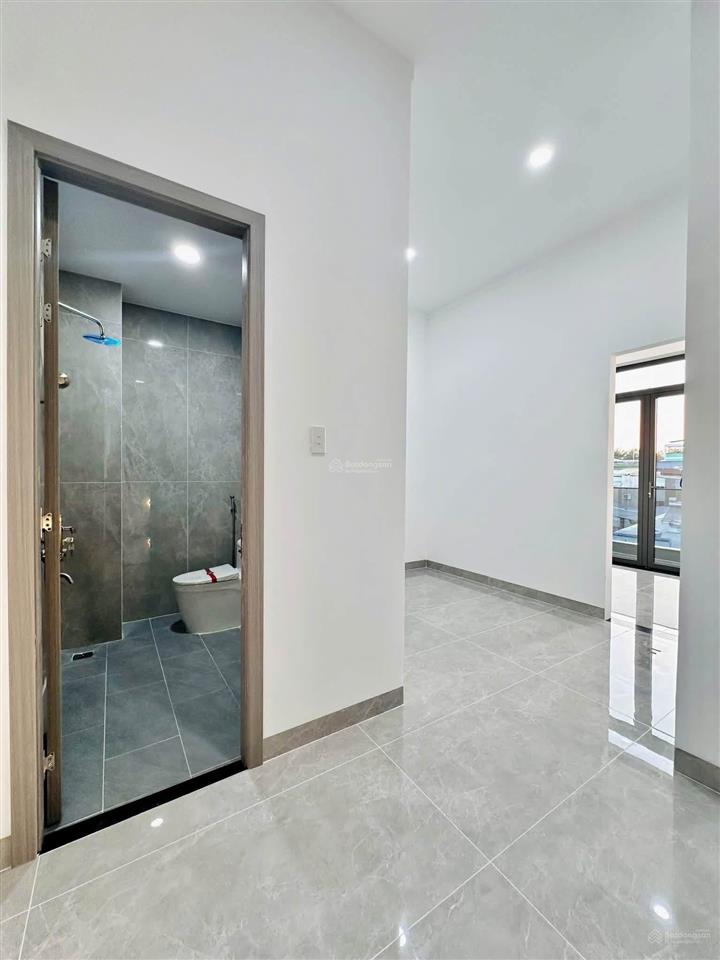 Nhà phú hoà 3 tầng 4pn 3wc nội thất xịn, trung tâm thủ dầu một, ở kết hợp văn phòng, đường nhựa 5m