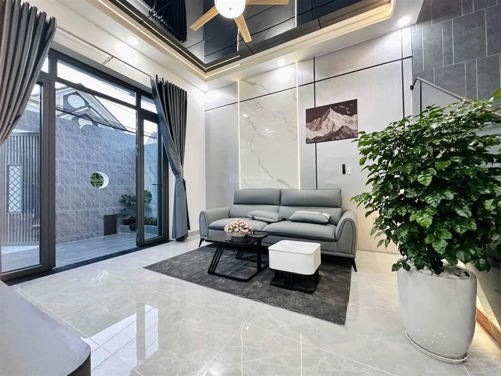 Nhà phú hoà 3 tầng 4pn 3wc nội thất xịn, trung tâm thủ dầu một, ở kết hợp văn phòng, đường nhựa 5m