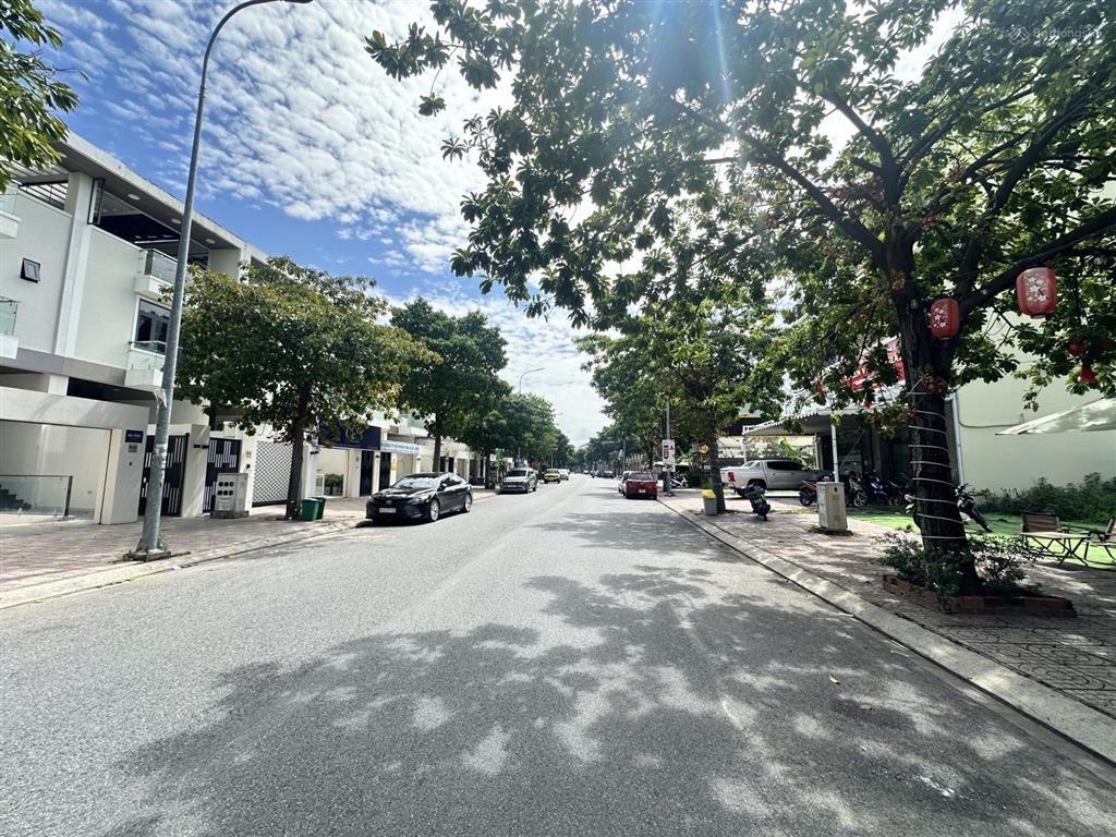 Giảm 1,5 tỷ. bán nhà phố mặt tiền hoàng hoa thám, gần vòng xoay hiệp thành 3. sổ sẵn, hoàn công