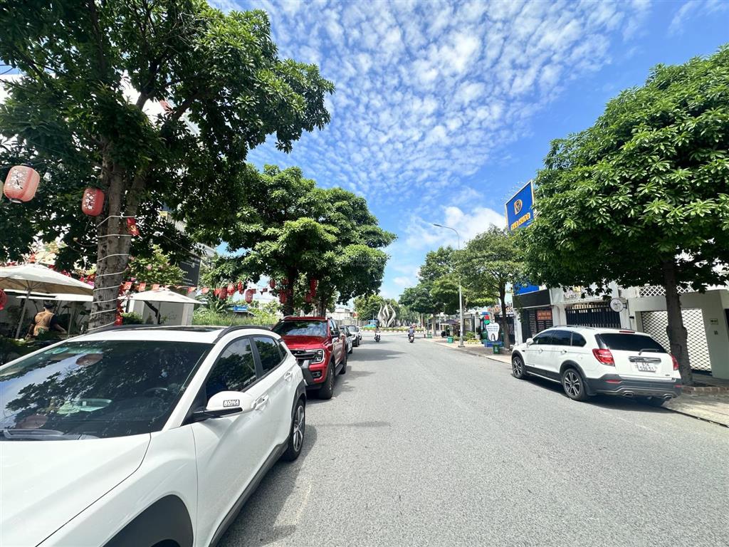 Giảm 1,5 tỷ. bán nhà phố mặt tiền hoàng hoa thám, gần vòng xoay hiệp thành 3. sổ sẵn, hoàn công