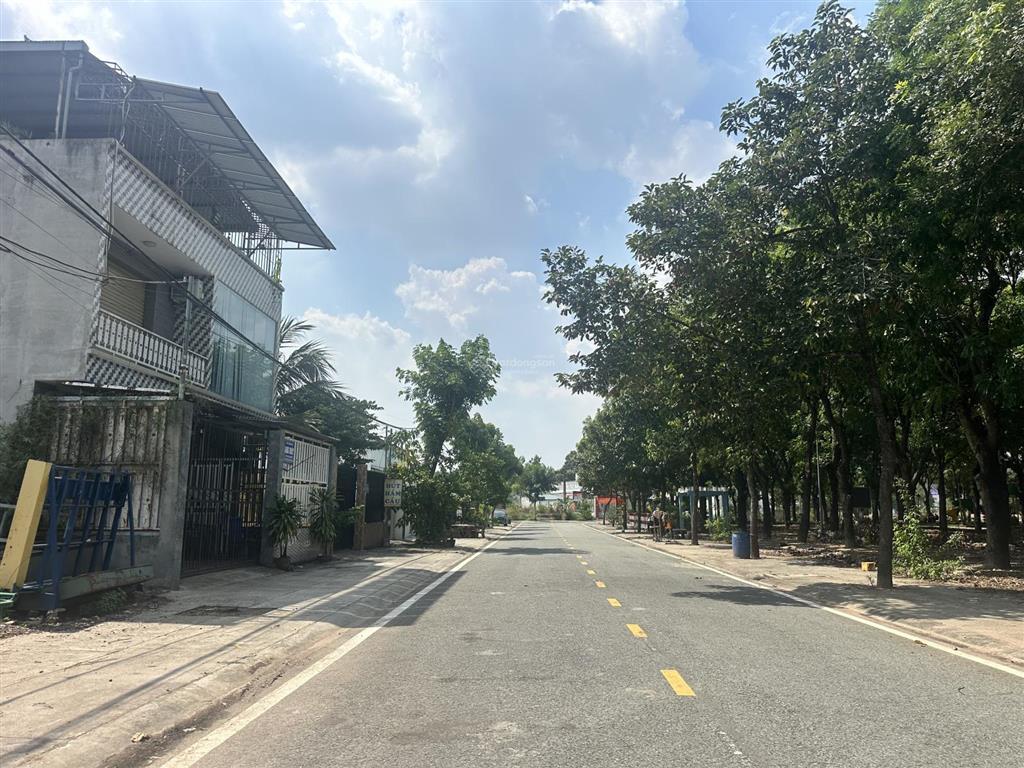 Bán đất tdc đối diện công viên, sân bóng, cách ga metro 1,5km, siêu thị aeon mall. kcn vsip 2
