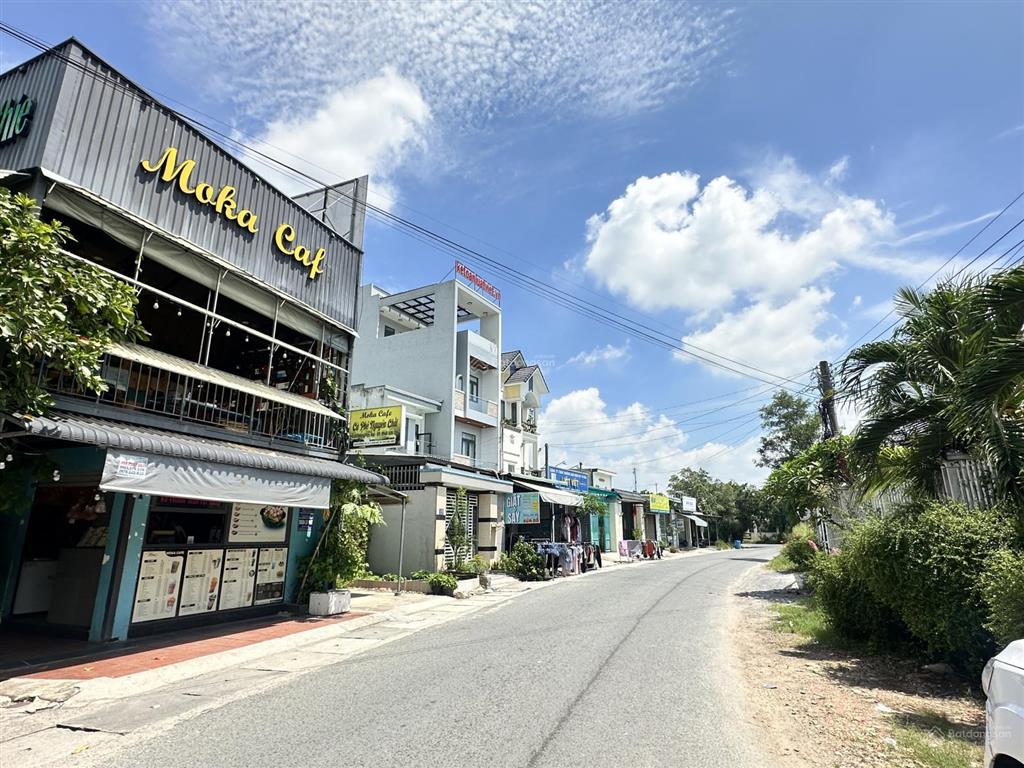 Thủ dầu một, phú mỹ, mặt tiền kinh doanh. gần chợ, gần trường. dân cực kỳ phát triển. 5x30 tc 100m2