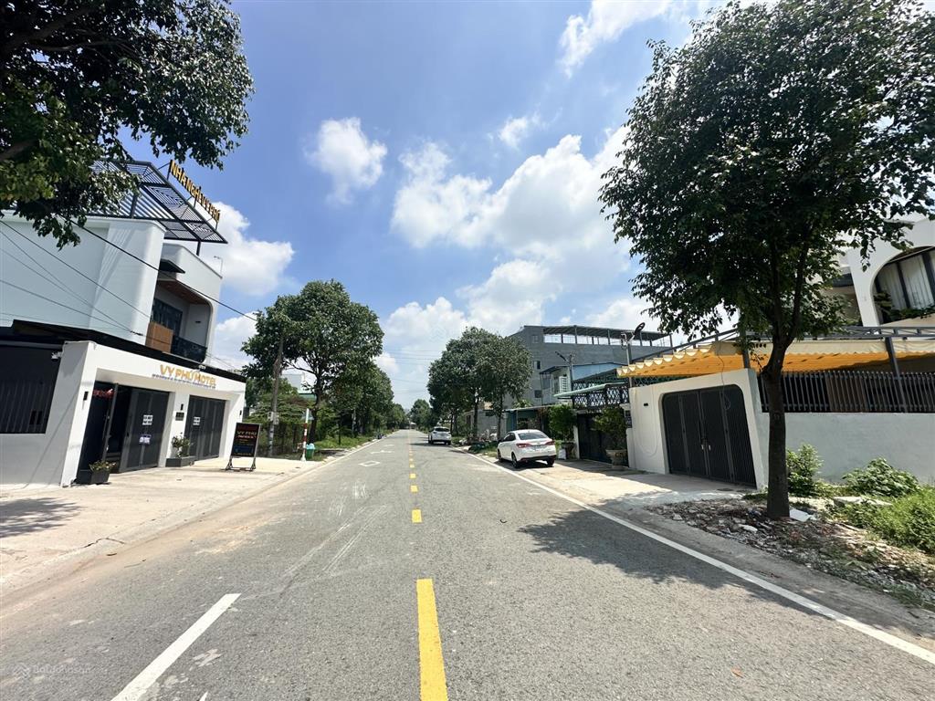 Bán đất khu tam giác vàng thành phố mới, cách vòng xoay ga metro 500m, xây khách sạn, căn hộ