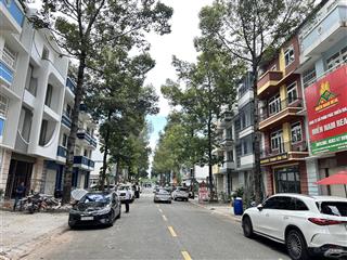 Nhà phố lê quý đôn thành phố mới, 6x18 xây dựng 1 trệt 3 lầu, nhà hoàn thiện, sổ sẵn, gần aeon mall