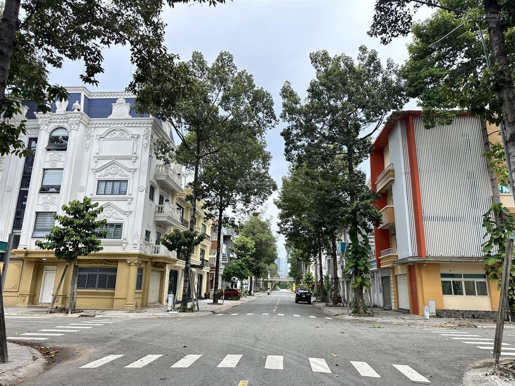 Nhà phố lê quý đôn thành phố mới, 6x18 xây dựng 1 trệt 3 lầu, nhà hoàn thiện, sổ sẵn, gần aeon mall