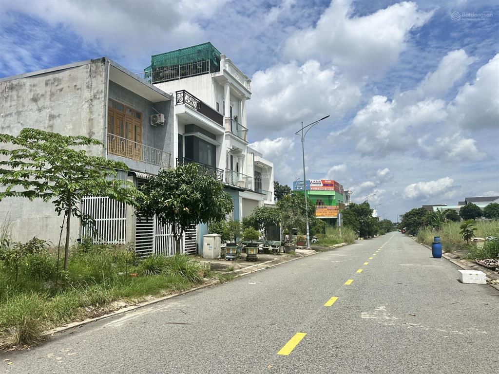 Lô đất cực đẹp kế bên kcn vsip 2. gần đường dân chủ, kinh doanh được ngay. kế góc 3 mặt thoáng