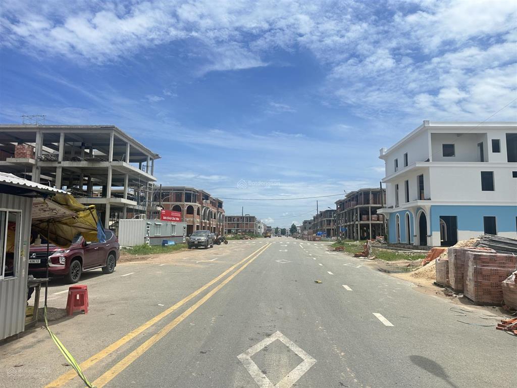 Bán nhà phố thương mại green city dự án mới, đối diện trường quốc tế vietsing, gần siêu thị aeon